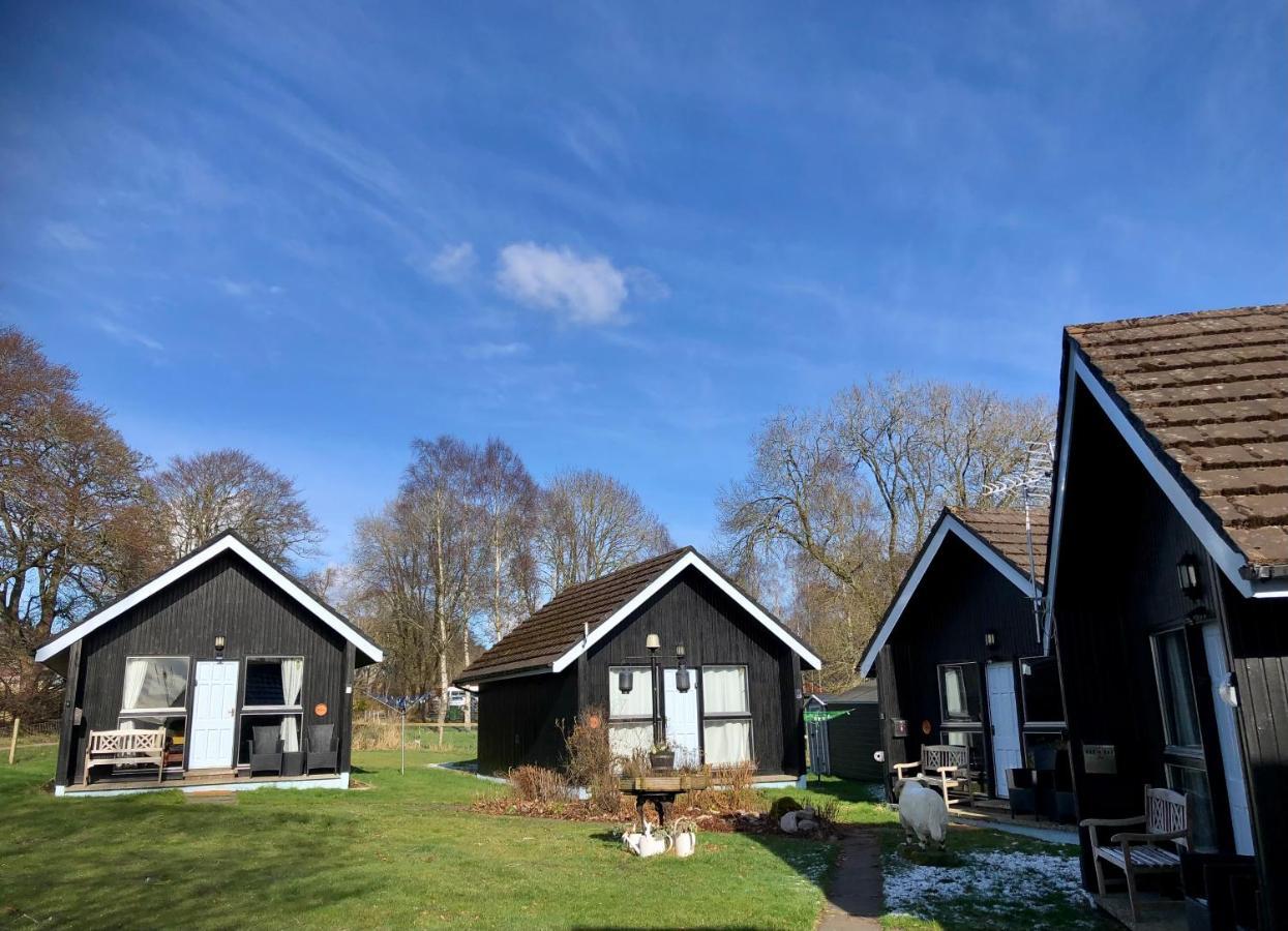 Kilcoy Chalets เมียร์ออฟออร์ด ภายนอก รูปภาพ